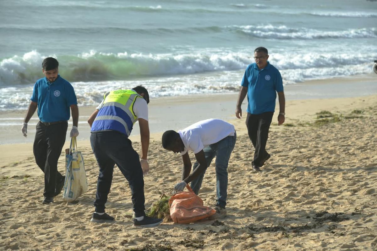 Ismaili community joins Coco Beach clean-up